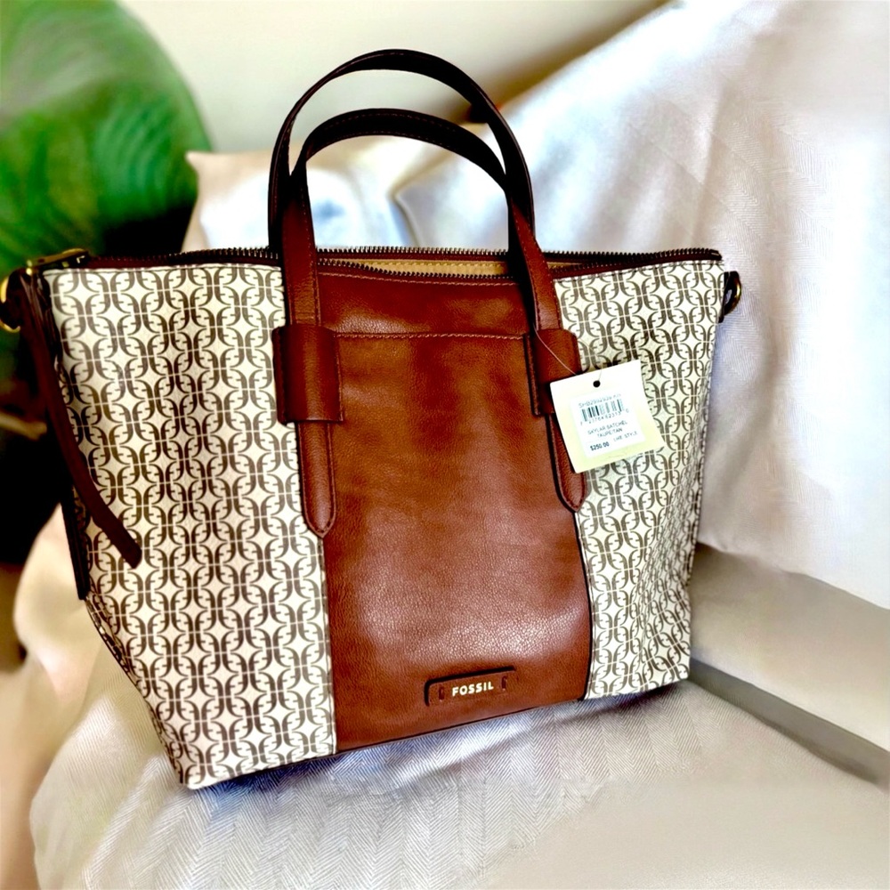NWT Fossil (Closet XMAS SALE!) Skylar leather satchel bag- monogram. $250 Retail